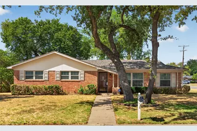520 Circleview Drive N, Hurst, TX 76054 - Photo 2