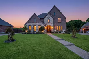 9002 Forest Park Ct, Rowlett, TX 75089 - Photo 2
