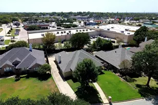 221 Brazil Dr, Hurst, TX 76054 - Photo 4