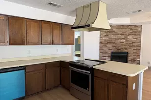 210 Shady Valley Dr, Mansfield, TX 76063 - Photo 6