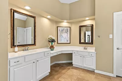 942 Village Parkway, Coppell, TX 75019 - Photo 16