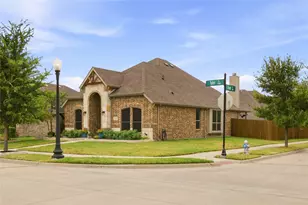 1612 Tyler St, Waxahachie, TX 75165 - Photo 2