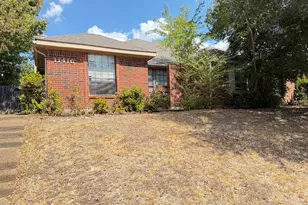 11416 Summertree Ln, Dallas, TX 75243 - Photo 2