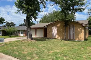 806 Phillips Dr, Ennis, TX 75119 - Photo 2
