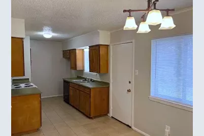 806 Phillips Drive, Ennis, TX 75119 - Photo 6