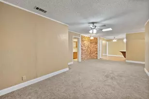 1924 Canterbury St, Irving, TX 75062 - Photo 12