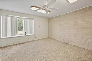 1924 Canterbury St, Irving, TX 75062 - Photo 6