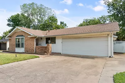 1924 Canterbury Street, Irving, TX 75062 - Photo 4