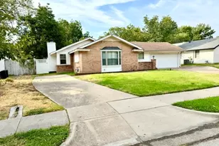 1924 Canterbury St, Irving, TX 75062 - Photo 4
