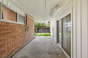 1924 Canterbury St, Irving, TX 75062 - Photo 36
