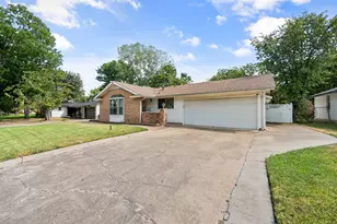 1924 Canterbury St, Irving, TX 75062 - Photo 2
