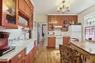 322 W Bridge St, Granbury, TX 76048 - Photo 8