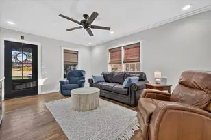 1090 Counts St, Stephenville, TX 76401 - Photo 4