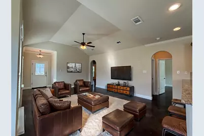 402 W Avenue C, Waxahachie, TX 75165 - Photo 4