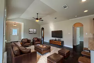 402 W Ave C, Waxahachie, TX 75165 - Photo 4