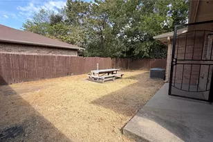 623 Moss Rose Ct, Dallas, TX 75217 - Photo 24
