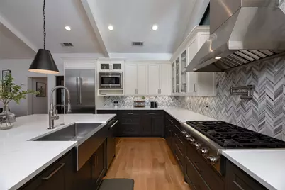 8715 Forest Hills Boulevard, Dallas, TX 75218 - Photo 18