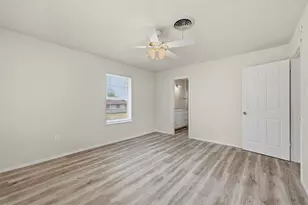 400 E Murdock St, Collinsville, TX 76233 - Photo 16