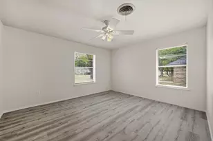 400 E Murdock St, Collinsville, TX 76233 - Photo 18