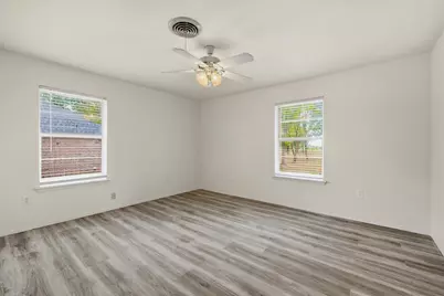 400 E Murdock Street, Collinsville, TX 76233 - Photo 14