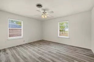 400 E Murdock St, Collinsville, TX 76233 - Photo 14