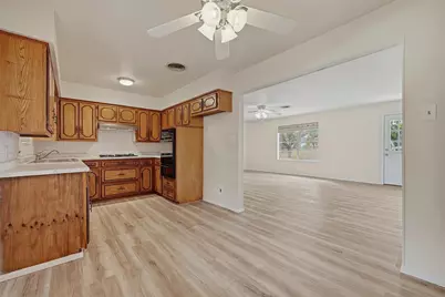 400 E Murdock Street, Collinsville, TX 76233 - Photo 10