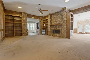 1901 Wedgewood Dr, Grand Prairie, TX 75050 - Photo 4