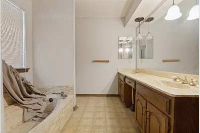 1901 Wedgewood Drive, Grand Prairie, TX 75050 - Photo 20