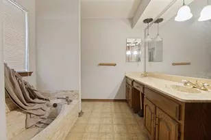 1901 Wedgewood Dr, Grand Prairie, TX 75050 - Photo 20