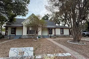 307 Mission St, Glen Rose, TX 76043 - Photo 1