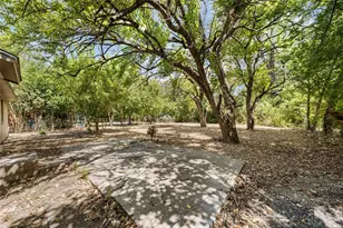 3812 Acree St, Beverly Hills, TX 76711 - Photo 12