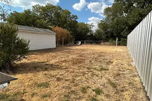 7519 Red Bud Dr, Dallas, TX 75227 - Photo 10