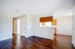 313 Queens Ct S, Mansfield, TX 76063 - Photo 2