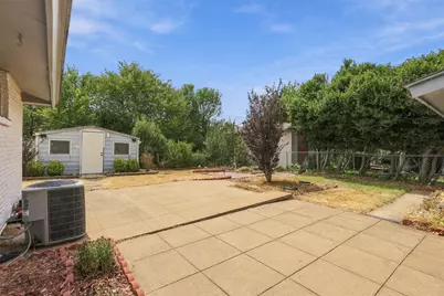 1702 Bristol Court S, Irving, TX 75062 - Photo 20