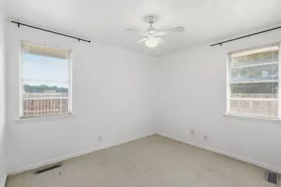 1702 Bristol Court S, Irving, TX 75062 - Photo 16