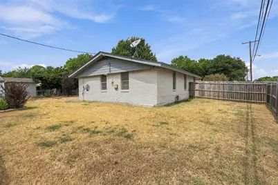 1702 Bristol Court S, Irving, TX 75062 - Photo 24