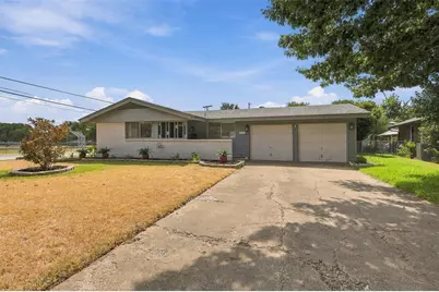 1702 Bristol Court S, Irving, TX 75062 - Photo 2