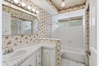 1702 Bristol Court S, Irving, TX 75062 - Photo 18