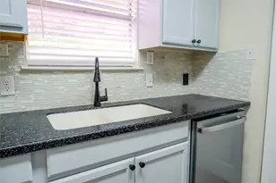 313 Boulder Ct, Burleson, TX 76028 - Photo 14