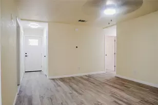 313 Boulder Ct, Burleson, TX 76028 - Photo 10