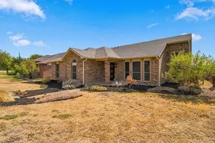 4405 Queen Cir, The Colony, TX 75056 - Photo 2