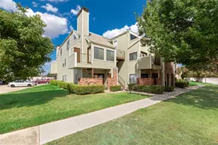 3129 Sondra Dr, Fort Worth, TX 76107 - Photo 2