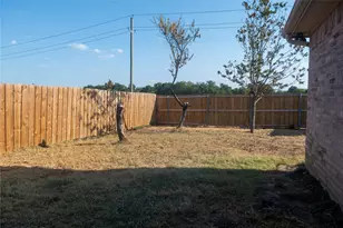 8626 Cedar Post Ct, Dallas, TX 75227 - Photo 26