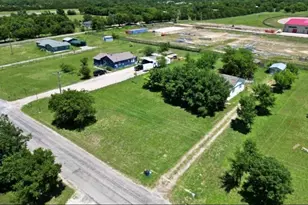 310 Broadway Ave, Anna, TX 75409 - Photo 2