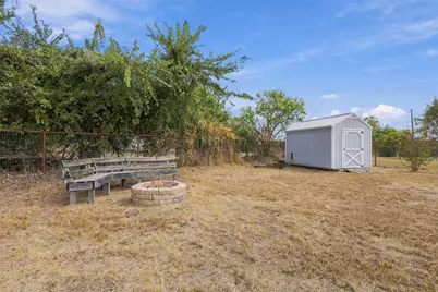 108 Chisolm Trail Court, Springtown, TX 76082 - Photo 28