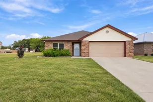108 Chisolm Trail Ct, Springtown, TX 76082 - Photo 2