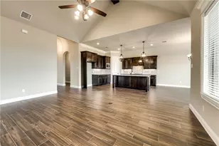 3100 Main St, Granbury, TX 76049 - Photo 4