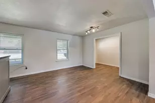 2400 W Lavender Ln, Arlington, TX 76013 - Photo 6