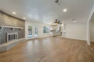 2400 W Lavender Ln, Arlington, TX 76013 - Photo 10