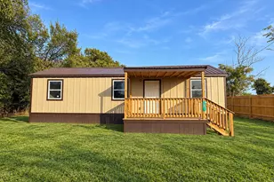 818 S Austin, Bremond, TX 76629 - Photo 2